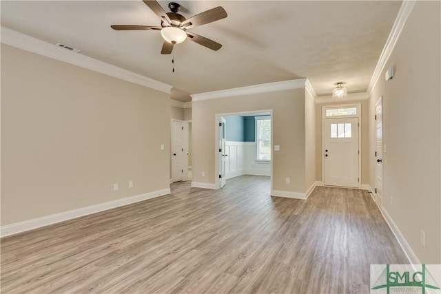 interior space featuring a ceiling fan, baseboards, visible vents, light wood-style floors, and ornamental molding