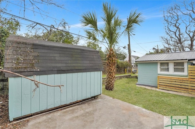 view of outdoor structure featuring an outbuilding