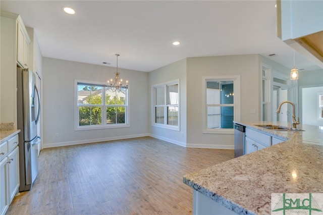 kitchen with light wood-style flooring, appliances with stainless steel finishes, a sink, and recessed lighting