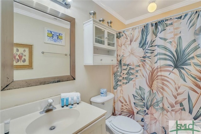 full bathroom featuring a shower with curtain, crown molding, vanity, and toilet