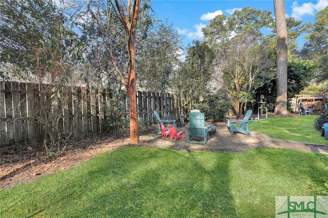 view of yard featuring fence