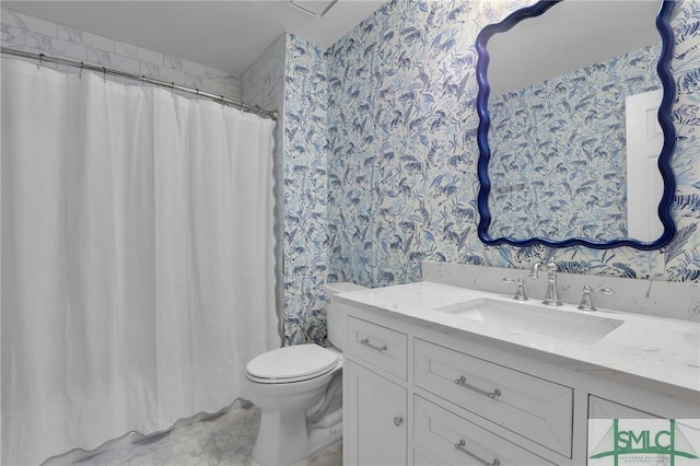 bathroom featuring curtained shower, vanity, toilet, and wallpapered walls