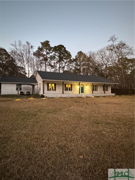 view of front of property with a front lawn