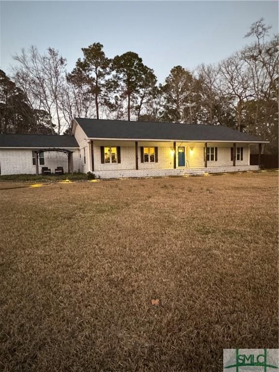 ranch-style home featuring a front yard