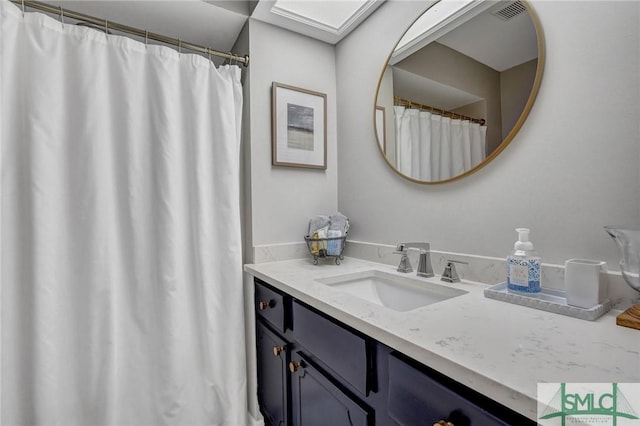 full bathroom featuring visible vents and vanity