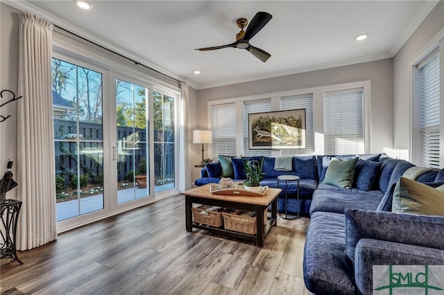 living room featuring recessed lighting, a ceiling fan, crown molding, and wood finished floors