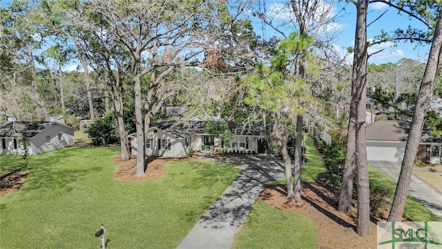 view of front facade with a garage and a front yard