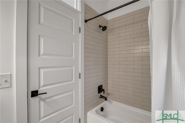 bathroom with shower / tub combo with curtain