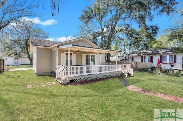 single story home featuring ceiling fan, a front lawn, and fence