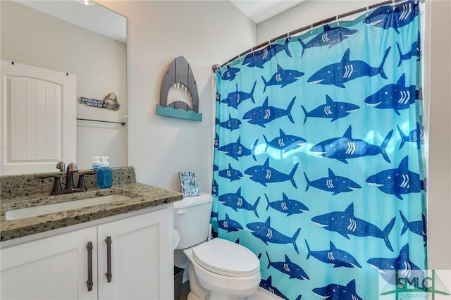 full bath with curtained shower, vanity, and toilet