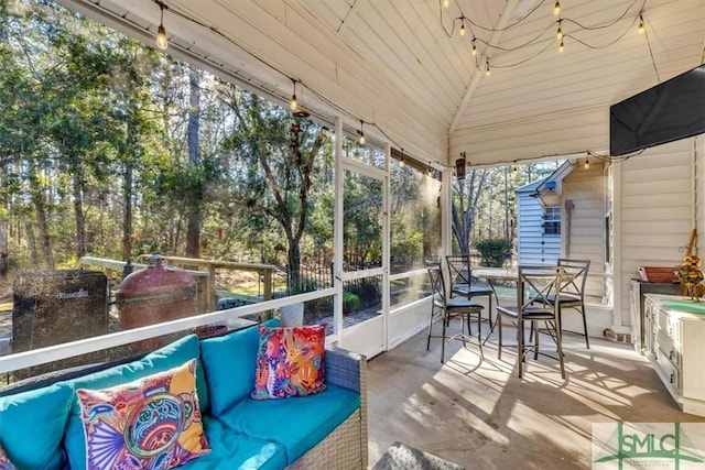 sunroom with vaulted ceiling