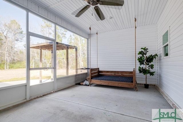 sunroom with a ceiling fan