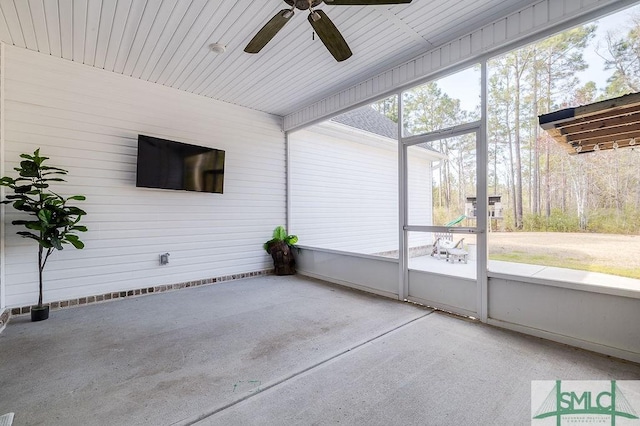 unfurnished sunroom featuring a healthy amount of sunlight and ceiling fan