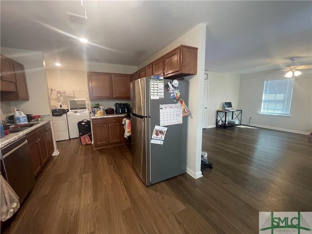 kitchen with open floor plan, stainless steel appliances, dark wood-type flooring, and independent washer and dryer