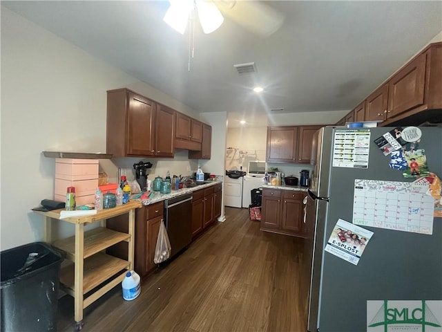 kitchen featuring visible vents, appliances with stainless steel finishes, dark wood-type flooring, washing machine and clothes dryer, and light countertops