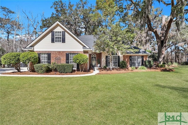 view of front of property featuring a front yard and brick siding