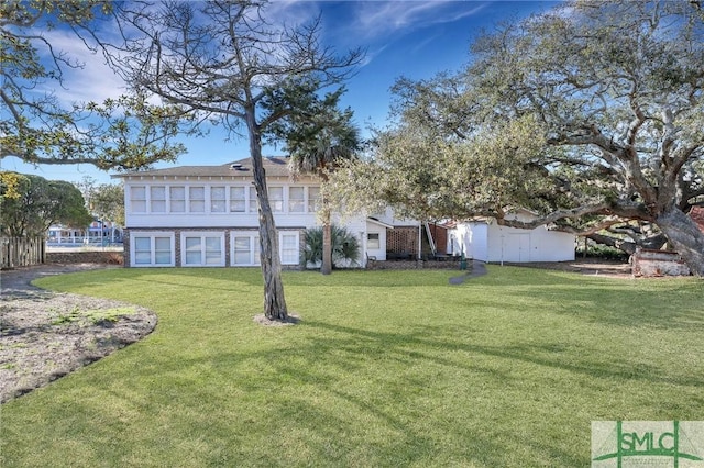 view of front of house featuring a front lawn