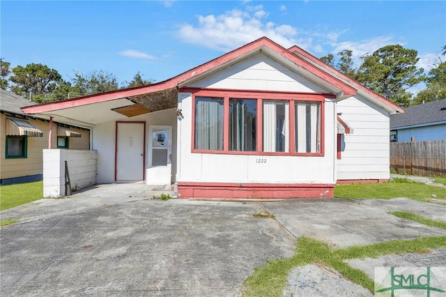 view of front of house featuring fence