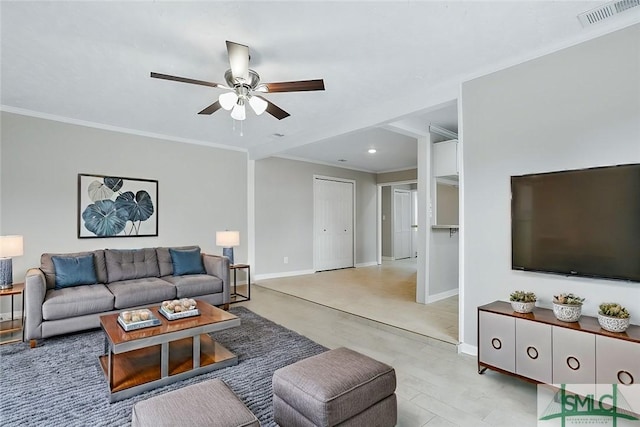 living room featuring visible vents, ornamental molding, a ceiling fan, wood finished floors, and baseboards