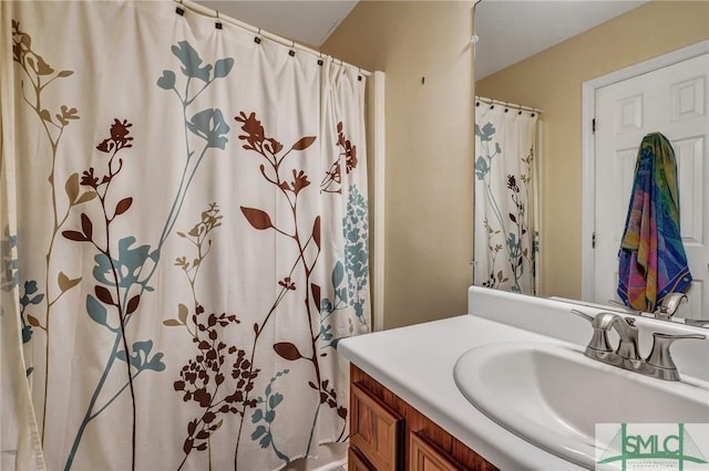 full bath with curtained shower and vanity