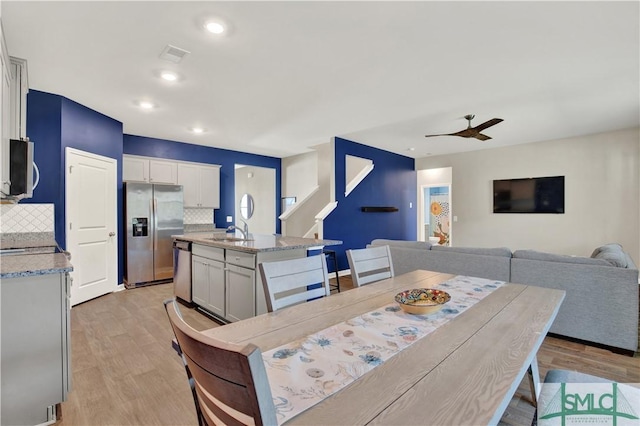 dining space featuring ceiling fan, light wood-type flooring, visible vents, and recessed lighting