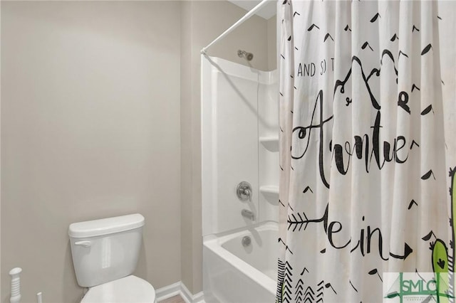 full bath featuring shower / tub combo, baseboards, and toilet