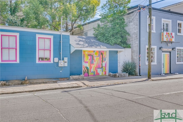 view of front facade featuring concrete block siding