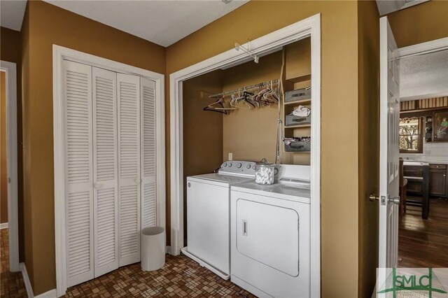 126 Grove Point Island Rd, Savannah, GA 31419 - laundry area with independent washer and dryer