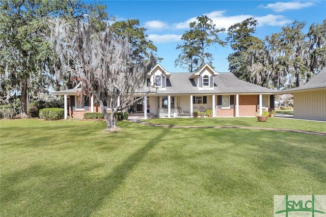 view of front of property featuring a porch and a front lawn