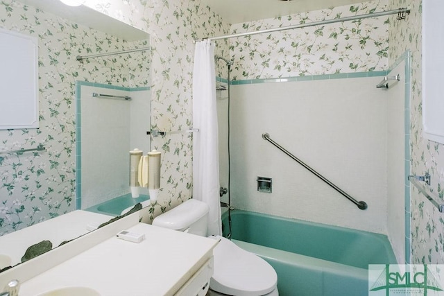 bathroom featuring shower / bath combo with shower curtain, vanity, toilet, and wallpapered walls