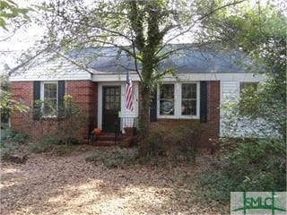 view of front of property with entry steps