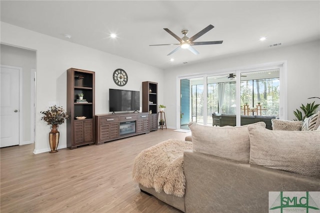 living area with recessed lighting, visible vents, baseboards, a ceiling fan, and light wood-type flooring