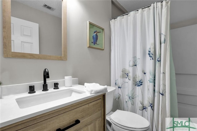 bathroom with toilet, visible vents, a shower with shower curtain, and vanity