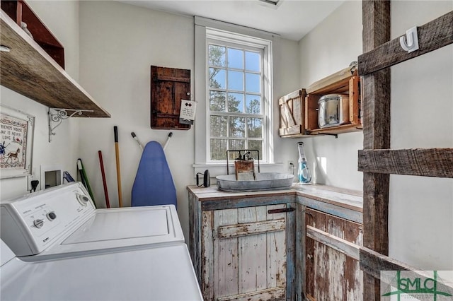 laundry room with laundry area and washer and clothes dryer