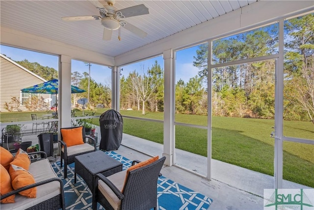 sunroom / solarium with a ceiling fan