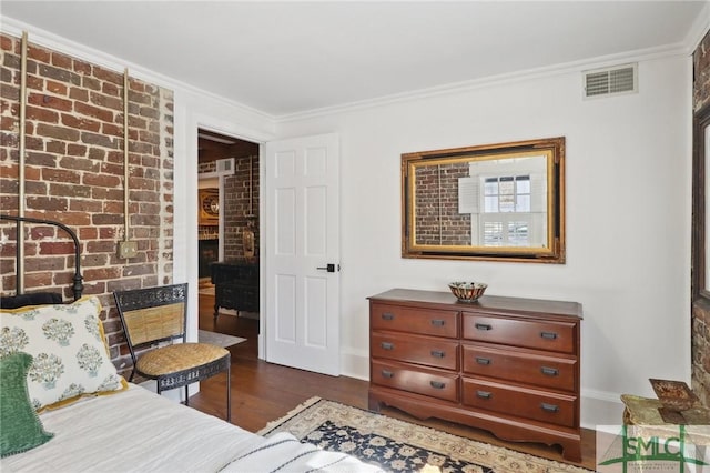 bedroom with dark wood-style floors, baseboards, visible vents, and crown molding