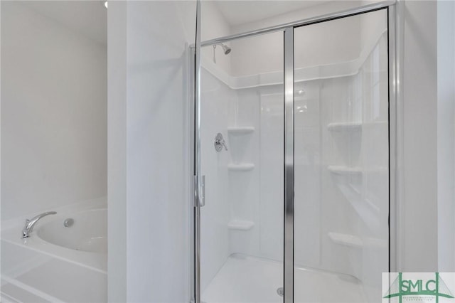 176 Orkney Rd, Savannah, GA 31407 - full bath featuring a shower stall and a bath