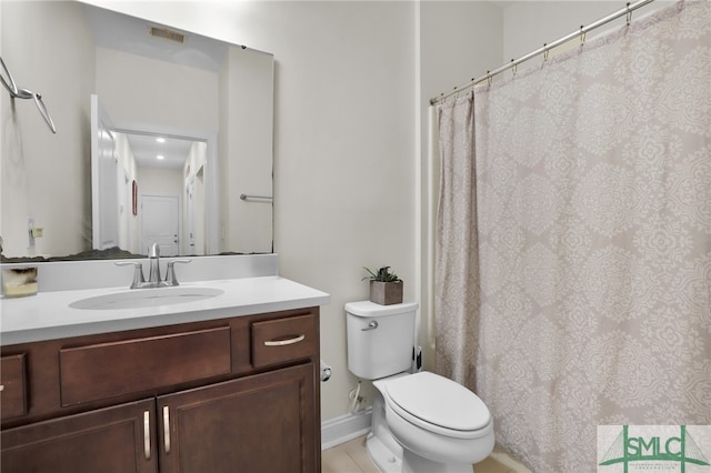 80 Rimmon Ct, Richmond Hill, GA 31324 - bathroom with toilet, curtained shower, visible vents, and vanity