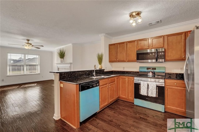 kitchen featuring dark wood finished floors, visible vents, appliances with stainless steel finishes, a sink, and a peninsula