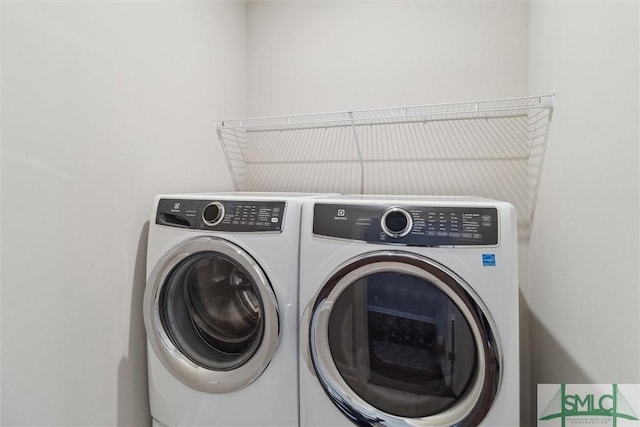 washroom with laundry area and washer and clothes dryer