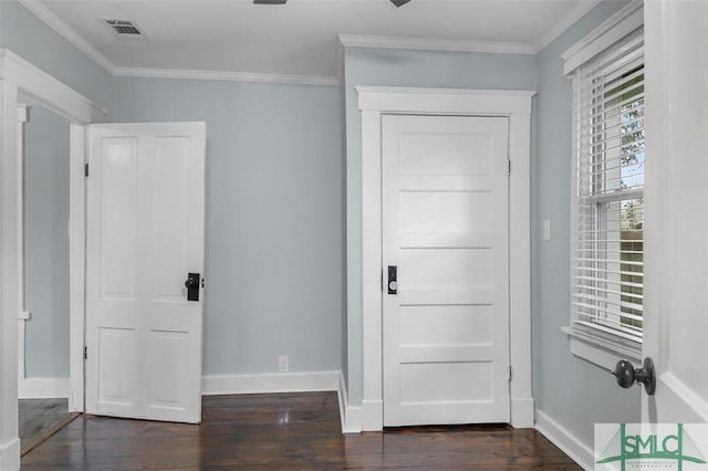 entryway featuring dark wood-style floors, baseboards, visible vents, and ornamental molding