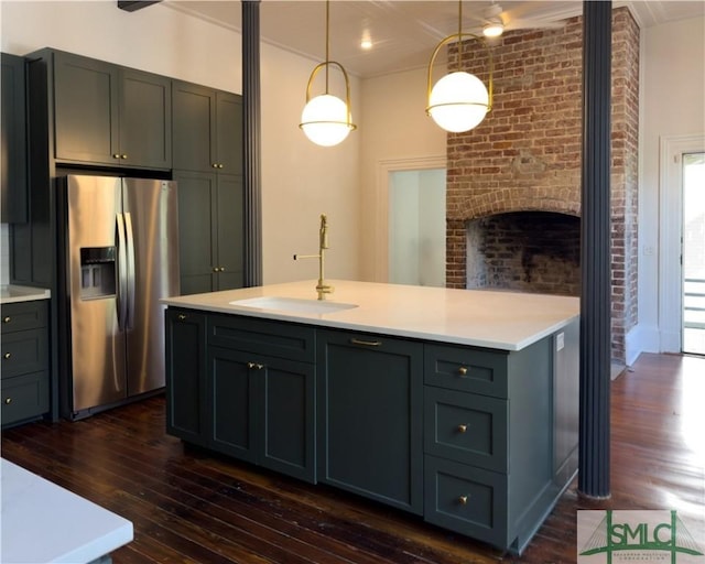 kitchen with dark wood-type flooring, gray cabinets, a sink, stainless steel fridge with ice dispenser, and light countertops