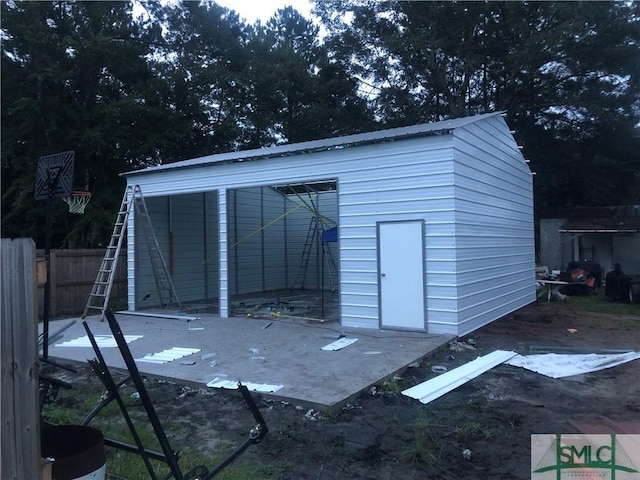 view of outdoor structure featuring an outdoor structure and fence