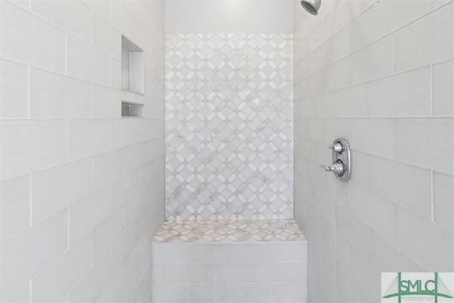 bathroom featuring a tile shower