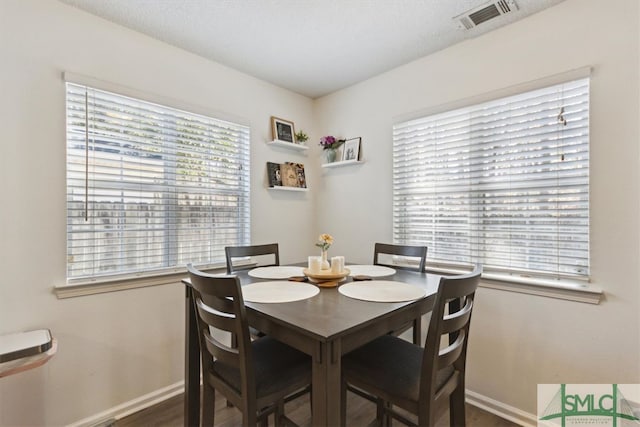 dining room with visible vents and baseboards