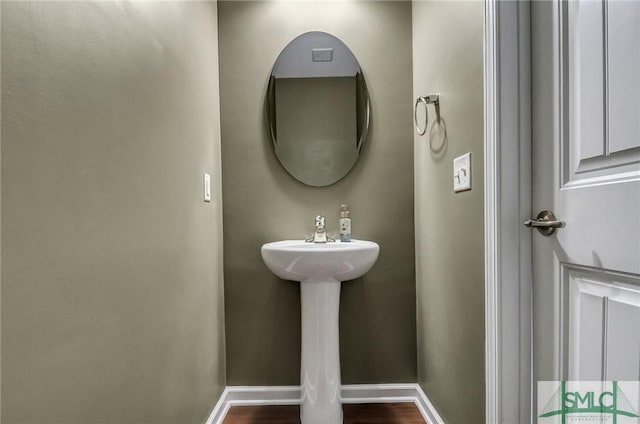 bathroom with baseboards