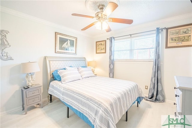 bedroom with light wood-style flooring, a ceiling fan, crown molding, and baseboards