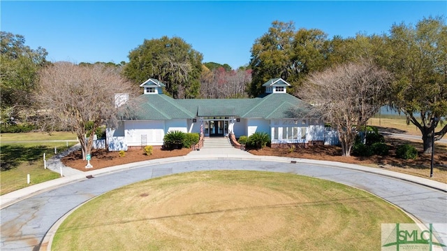 view of front of house with a front yard