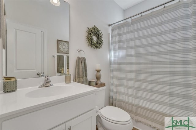 full bath with vanity, a shower with shower curtain, and toilet