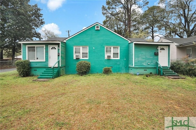 view of front facade featuring crawl space, entry steps, and a front lawn